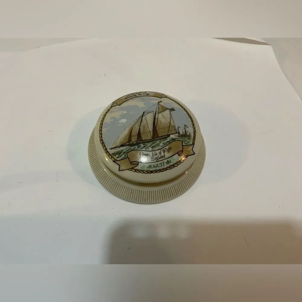 Vintage Ceramic Worlds Cup Sailing souvenir paperweigh Made in strattfordshire